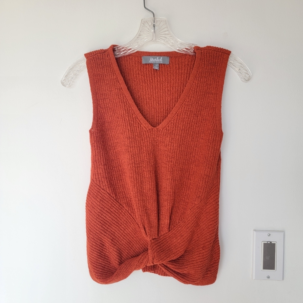 Marled Rust Knit V‑Neck Twist Front Tank